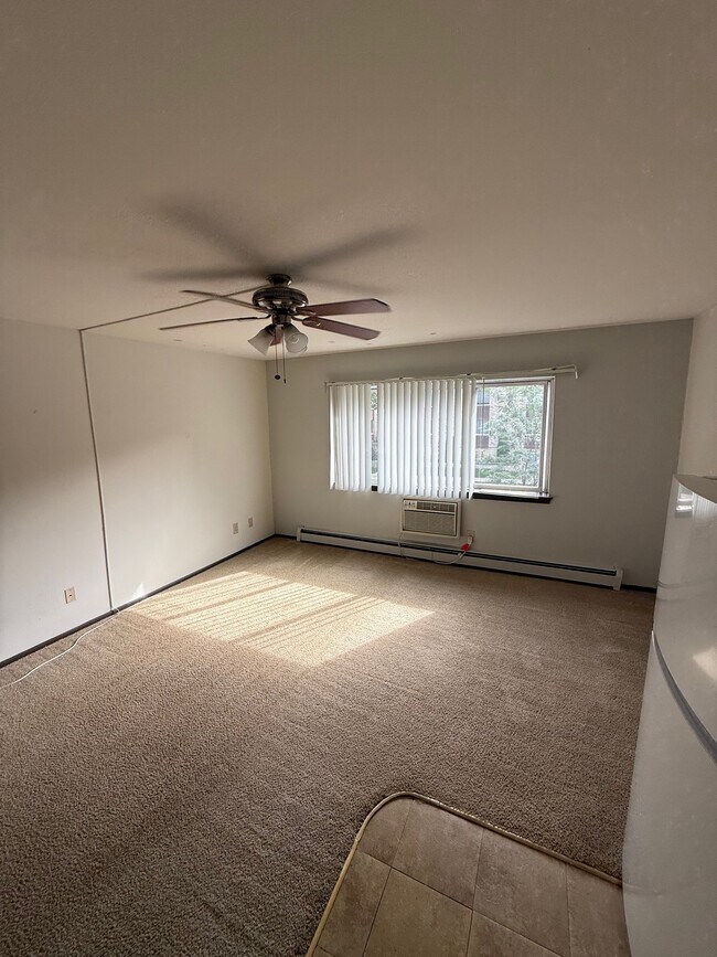 Foto del edificio - 2605 N Frederick Ave