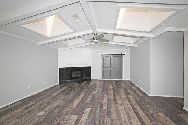 Foto del edificio - 3537 Tripp Ave