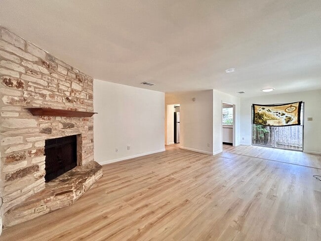 Building Photo - 2307 Singletree Ave