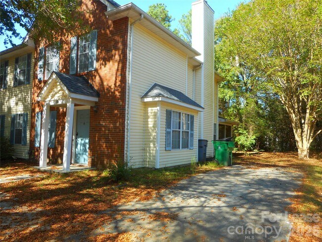 Foto del edificio - 6622 Bevington Ridge Rd