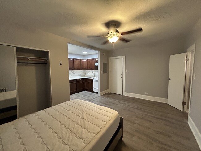 Foto del edificio - 6950 N Ashland Blvd