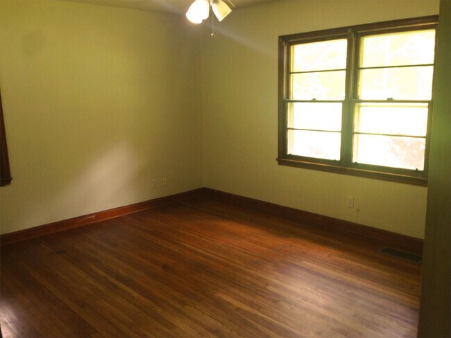 Building Photo - 2019 Bramblewood Dr NE