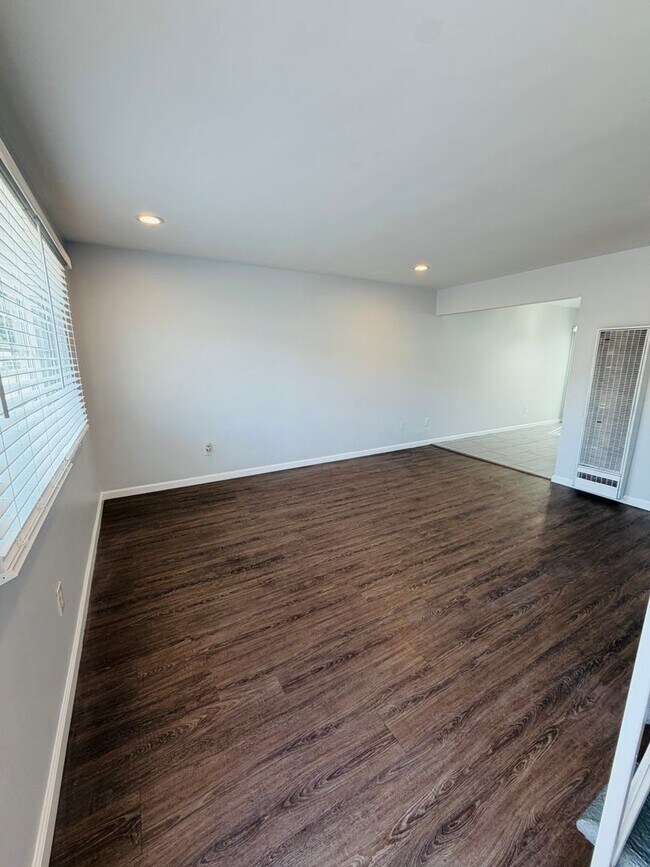 Building Photo - 317 W 220th St