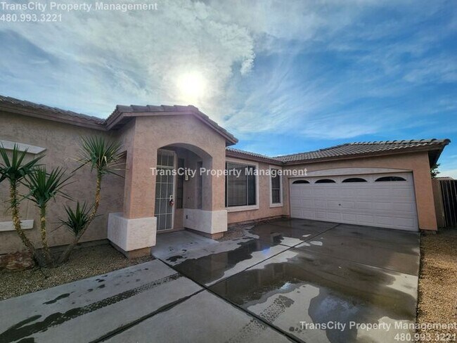 Building Photo - 2 bed 2 bath home Las Sendas located near ...