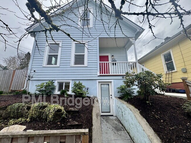 Building Photo - 834 NE Shaver St