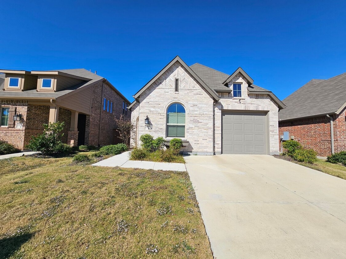 Available now ready for immediate move in Heartland, TX - Available now ready for immediate move in  Heartland, TX