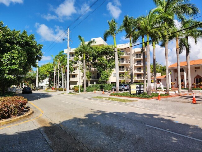 Building Photo - 1918 Brickell Ave