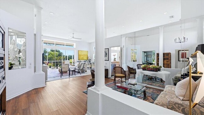 Foto del edificio - 8009 Hampton Ct