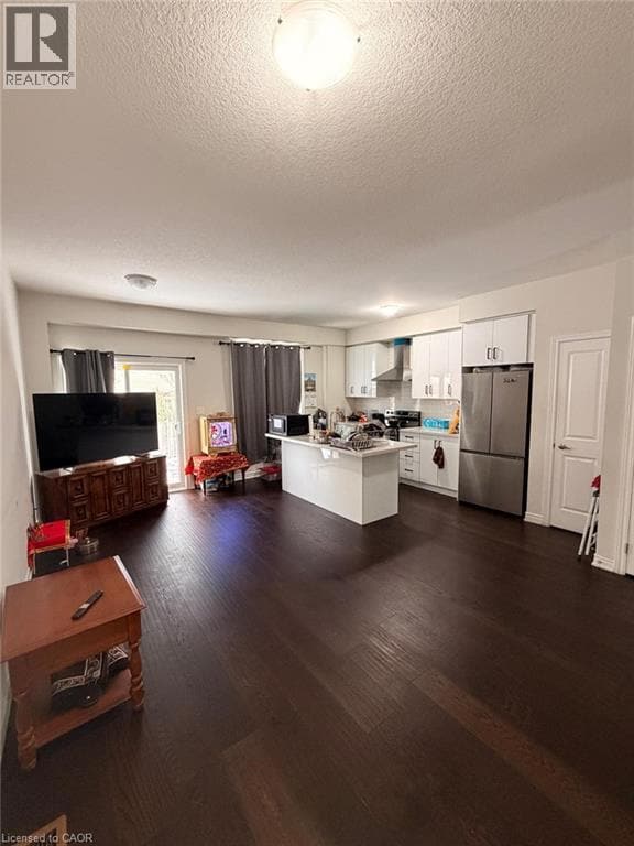 Building Photo - 11 Genoa Dr