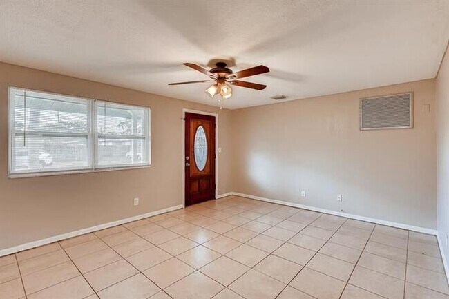 Building Photo - 9326 52nd Way North, Pinellas Park, FL, 33782