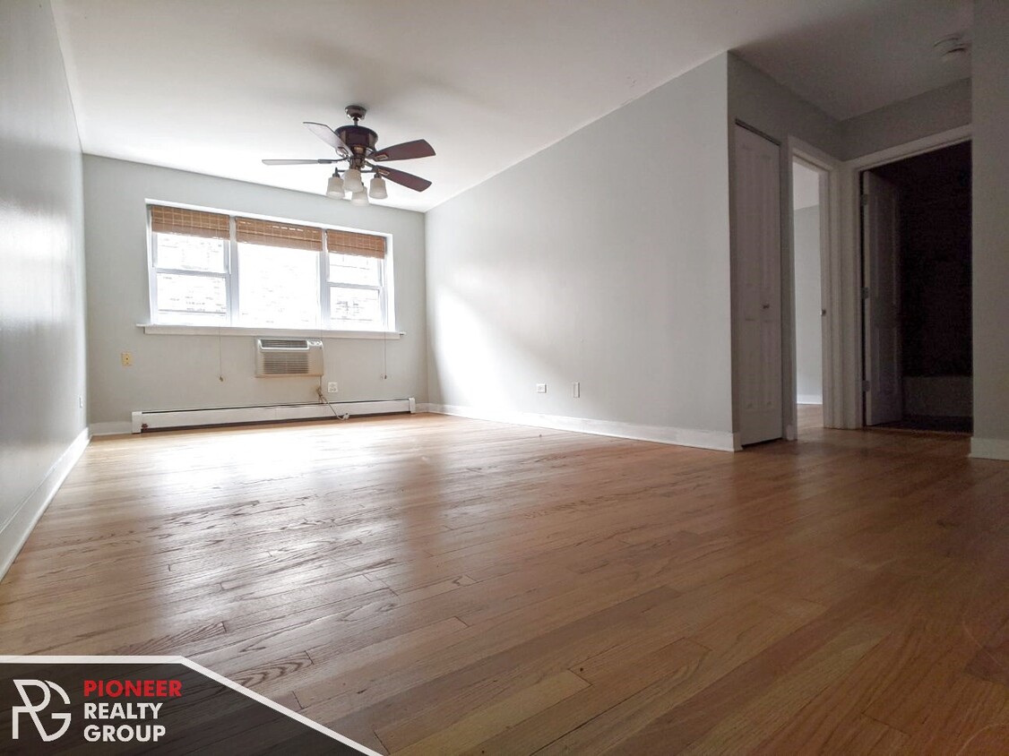 Foto principal - 625 W Wrightwood Ave