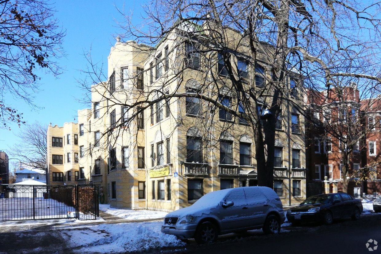 Building Photo - 6810-6814 N Lakewood Ave