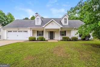 Building Photo - 25 Woodland Dr