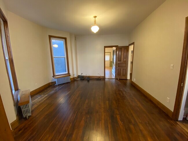 Building Photo - 1114 N Hoyne Ave