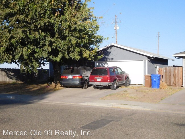 Building Photo - 2250 Drake Ave
