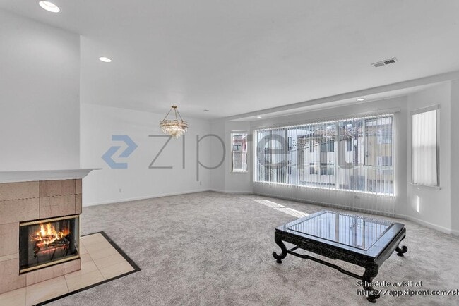 Building Photo - 609 Cambridge St