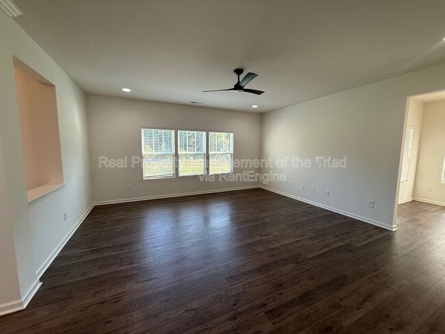 Building Photo - 1311 Red Deer Dr