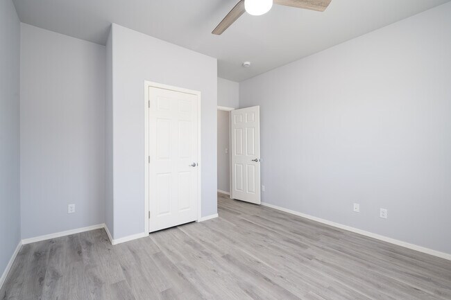 Foto del edificio - 7384 W Mountain View Rd