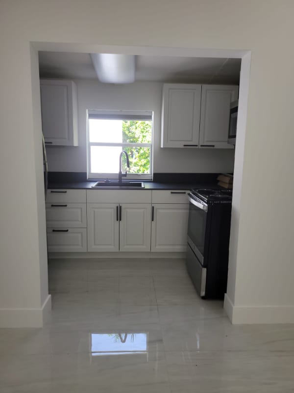 Primary Photo - 2175 NE 170th St