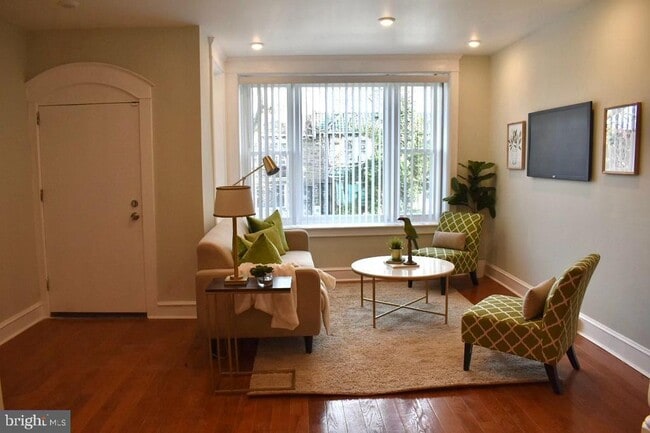 Foto del edificio - 5763 Woodcrest Ave