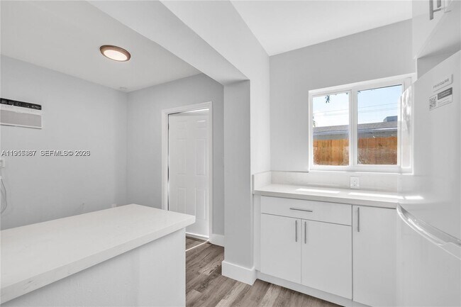 Foto del edificio - 2729 SW 18th St