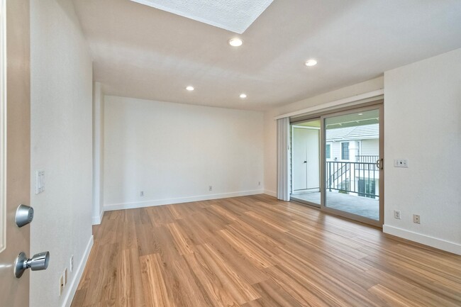 Building Photo - 10910 Summerdale Way