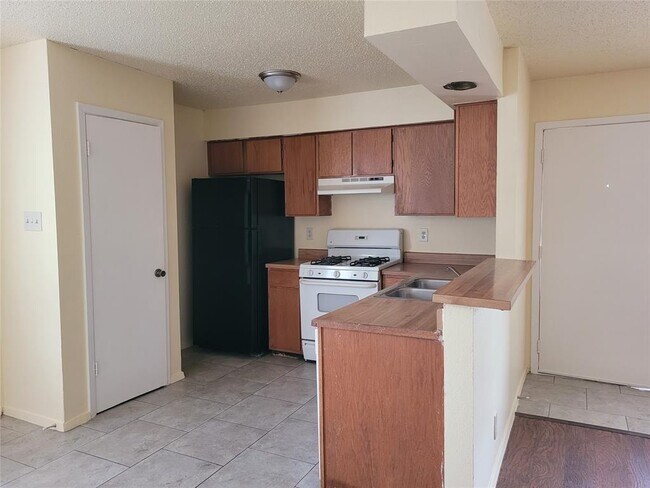 Building Photo - 210 Sport Clips Wy