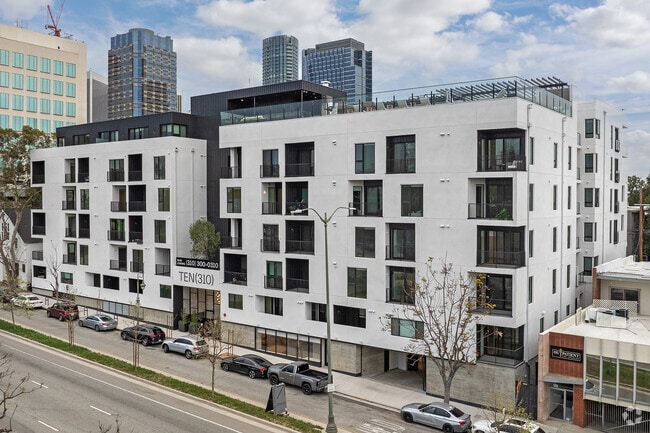 Building Photo - Ten310