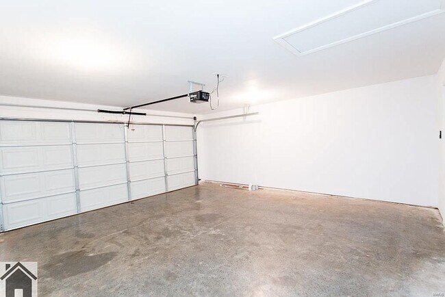 Garage - 24308 Tanglewood Rd