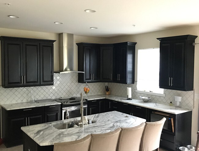 Foto del edificio - 21169 Elizabeth Hill St