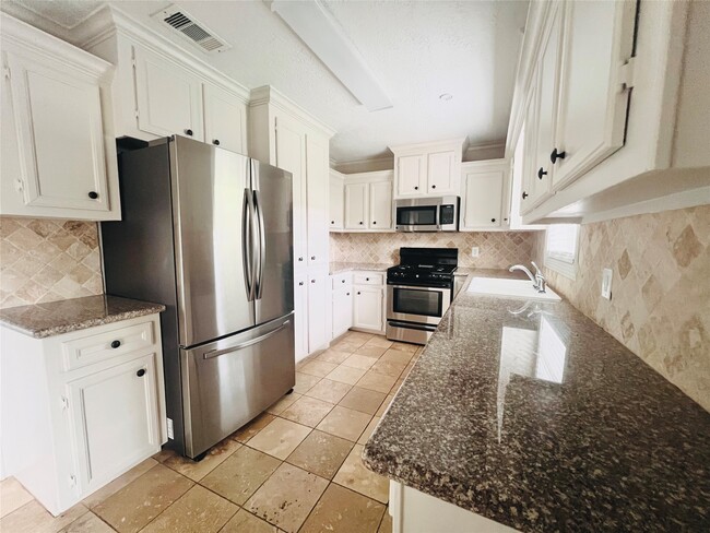 Foto del edificio - 1910 Huge Oaks St