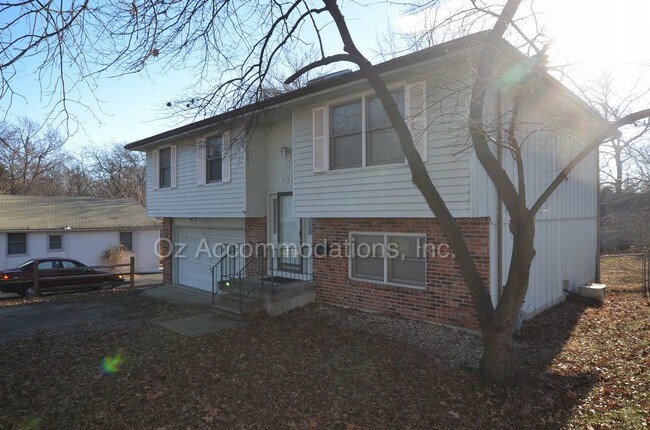 Building Photo - 4307 W 51st St Roeland Park KS 66205