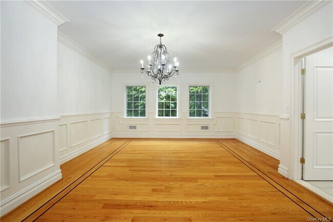 Building Photo - 193 Saxon Woods Rd