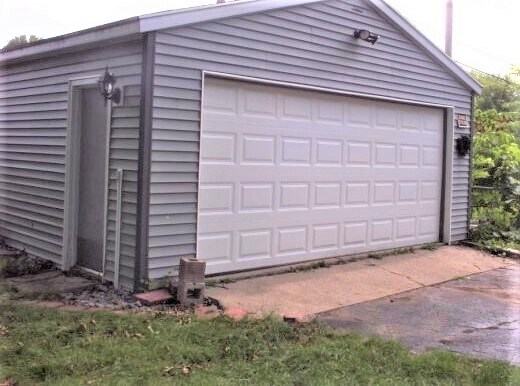 2-Car Garage - 3642 Sargent St