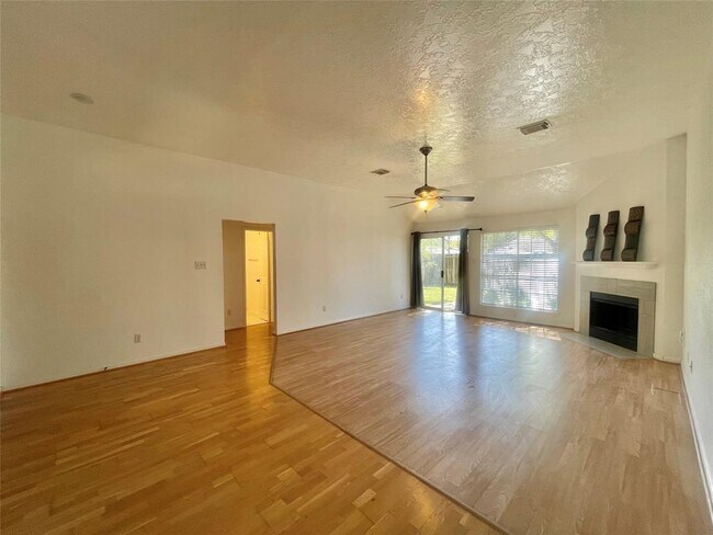 Building Photo - 16511 Tranquil Dr