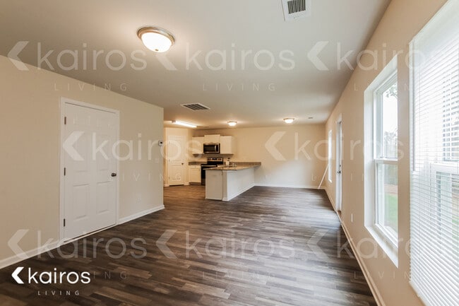 Building Photo - 270 Christopher St