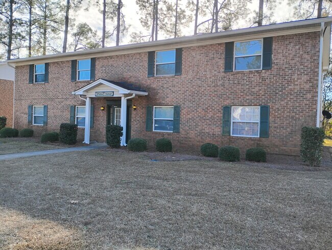 Building Photo - 1802 Kings Chapel Rd