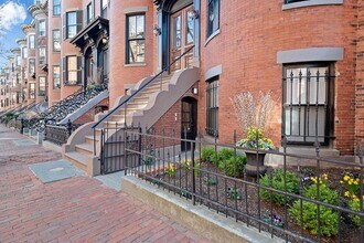 Building Photo - 120 Pembroke St