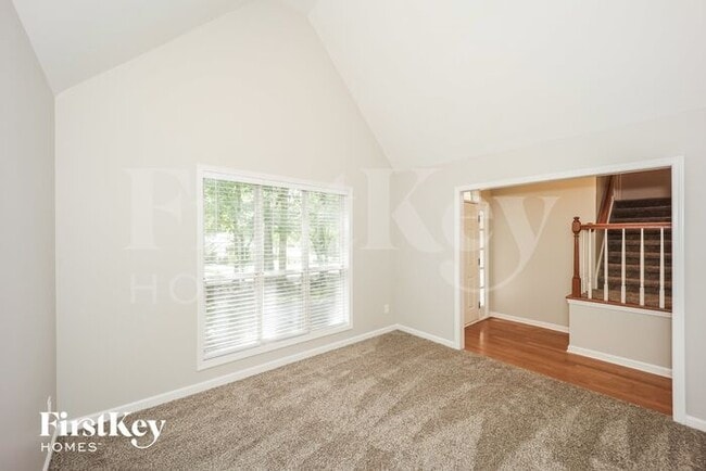 Building Photo - 42 Treetop Ln