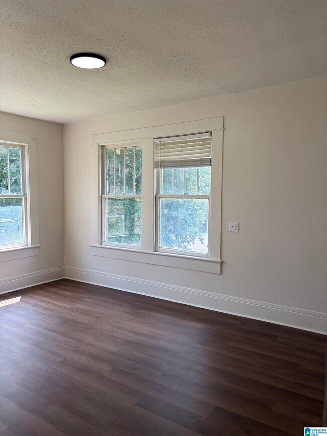Foto del edificio - 1227 8th Ave W