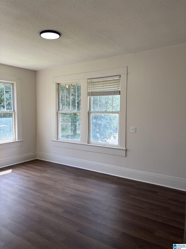 Building Photo - 1227 8th Ave W