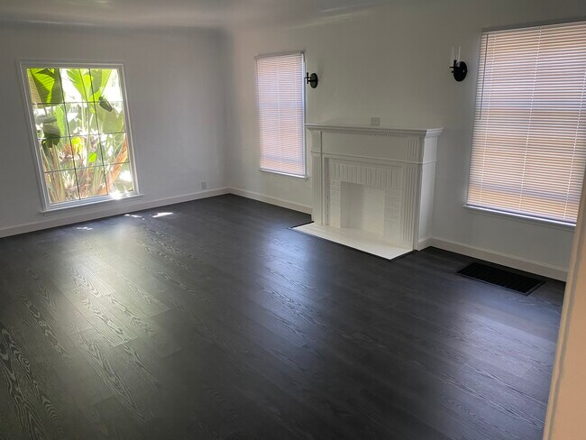 Living Room - 4134 Sutro Ave