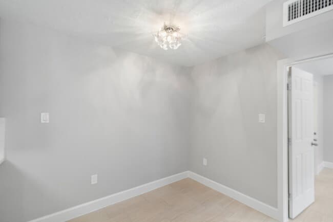 Foto del edificio - 2101 Fountain View Dr