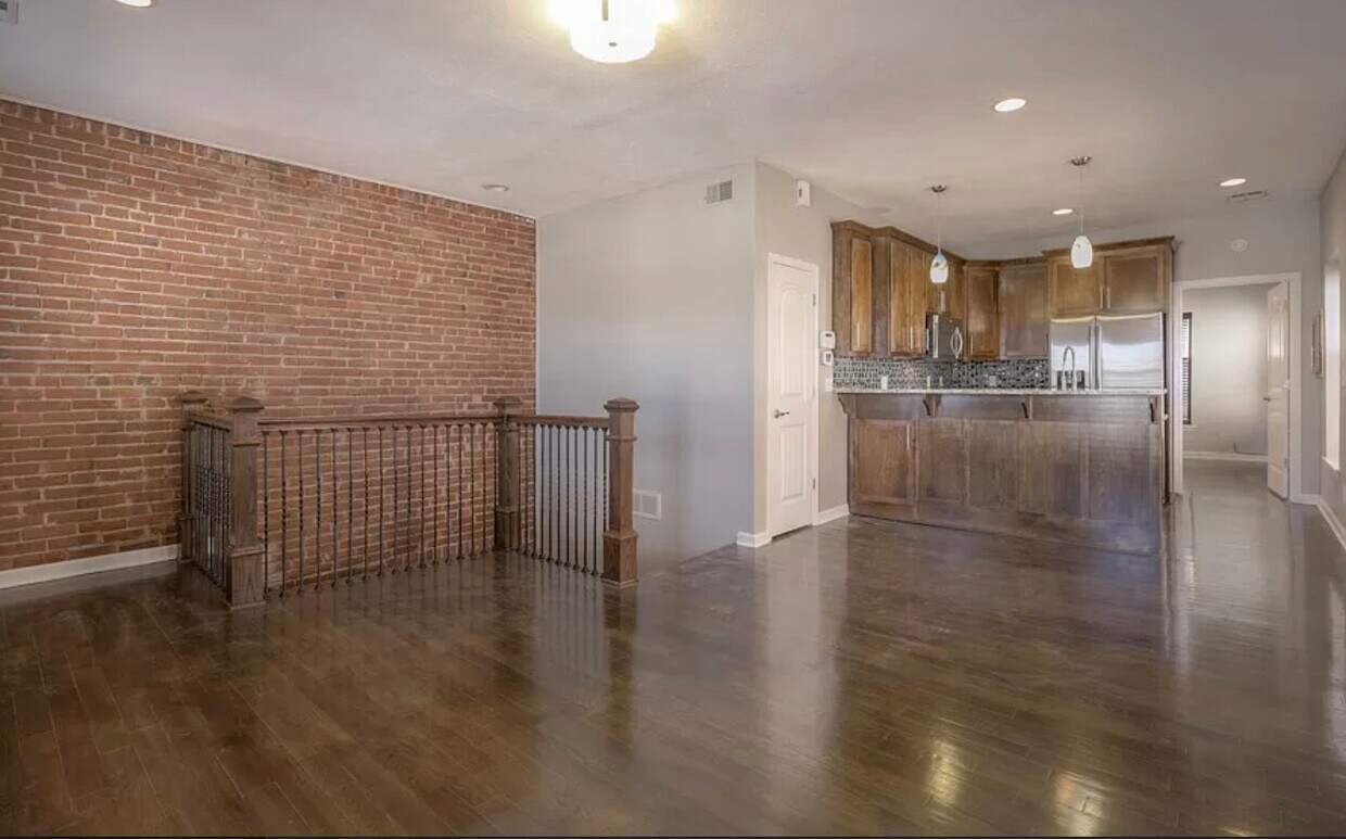 17 E 29th St, Kansas City, MO 64108 Townhouse for Rent in Kansas City