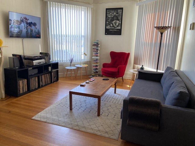 Living Room - 113 S Lake Ave