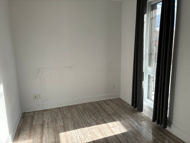 Building Photo - 3405 Av Benny