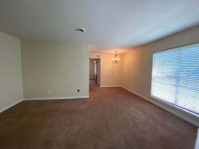 Building Photo - 3813 Hickory St