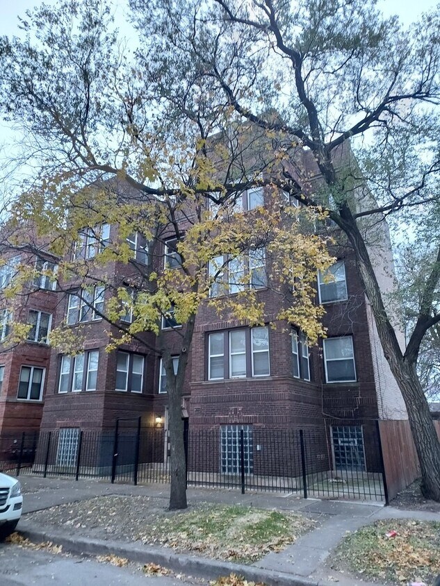 Primary Photo - 7252 S Merrill Ave