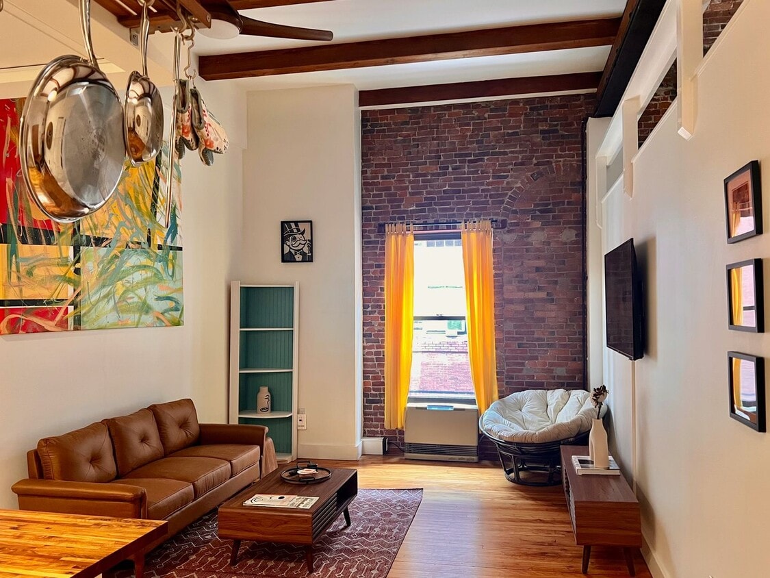 Historic, Fully Furnished Downtown Condo - Historic, Fully Furnished Downtown Condo