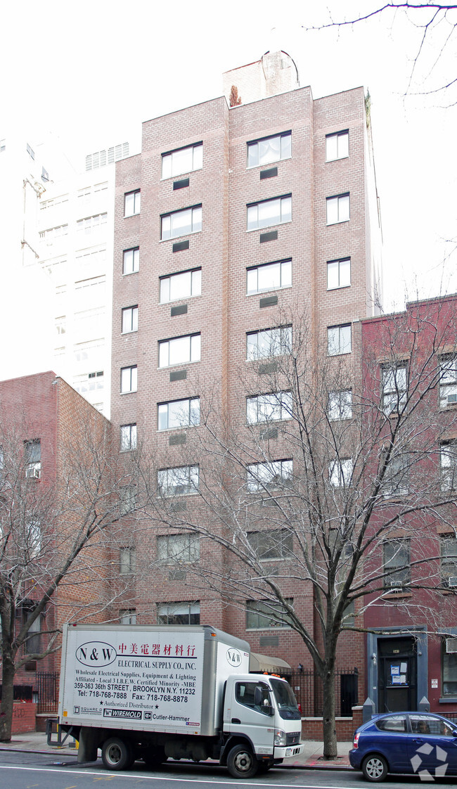 345 W 30th Street Apartments - 345 W 30th St